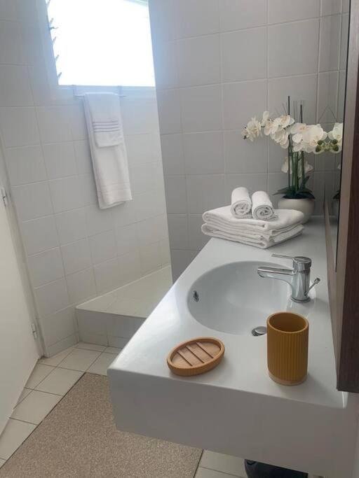 Agreable Studio Au Bord De Mer. Saint-Francois  Exteriör bild